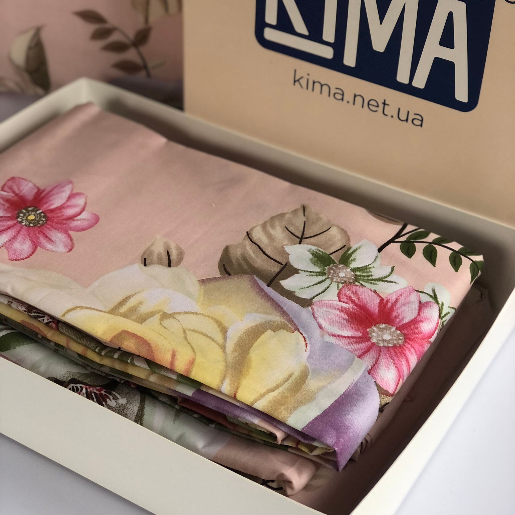 Постільна білизна двоспальна - Бязь Gold Lux - КІМА - Квіти на рожевому 1040-23 фото