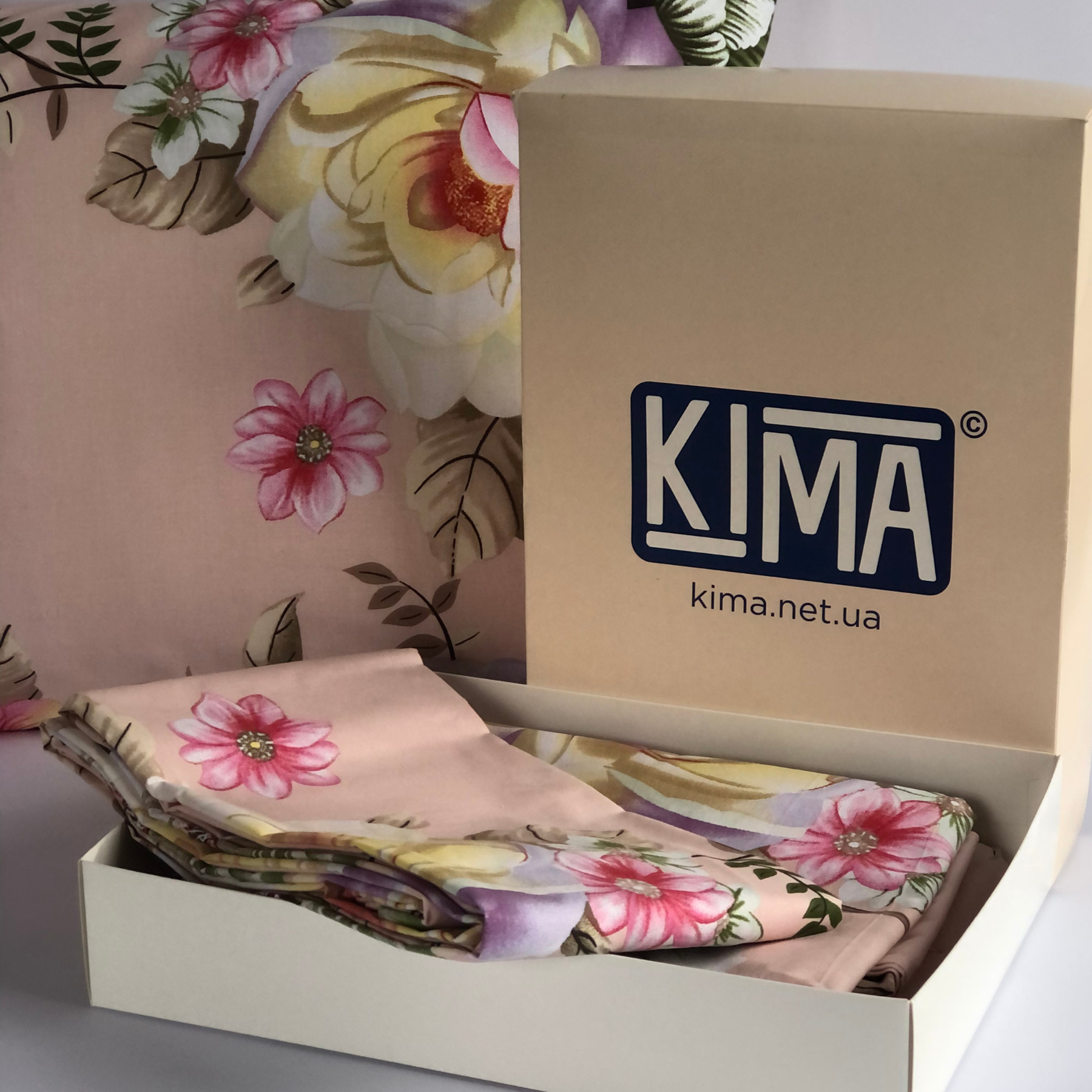 Постільна білизна полуторна - Бязь Gold Lux - КІМА - Квіти на рожевому 1039-23 фото